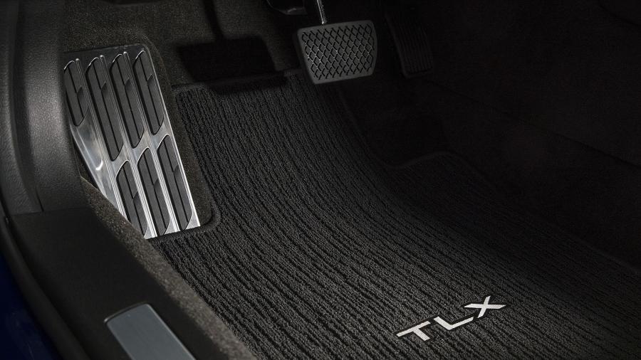 Детали интерьера Acura TLX A-Spec 2017 года  (фото 67 из 69)